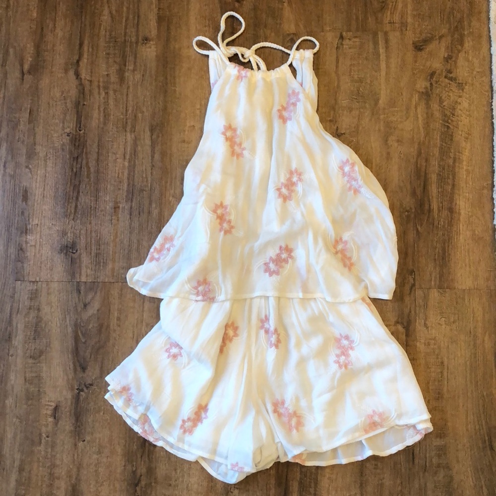 Sadie & Sage White Romper Size Small
